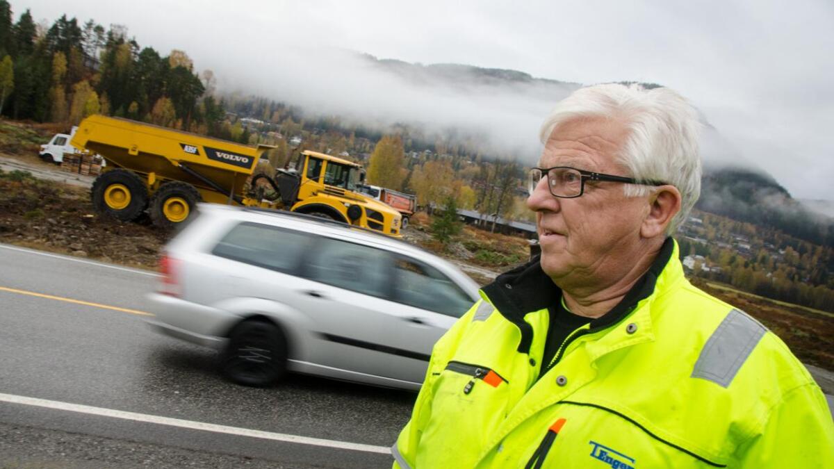 Entreprenør Torbjørn Engene frå Gol mistar ein mangeårig storjobb i Brønnøysund fordi oppdragsgivaren skal gå over til å bruke sjåførlause anleggsbilar.