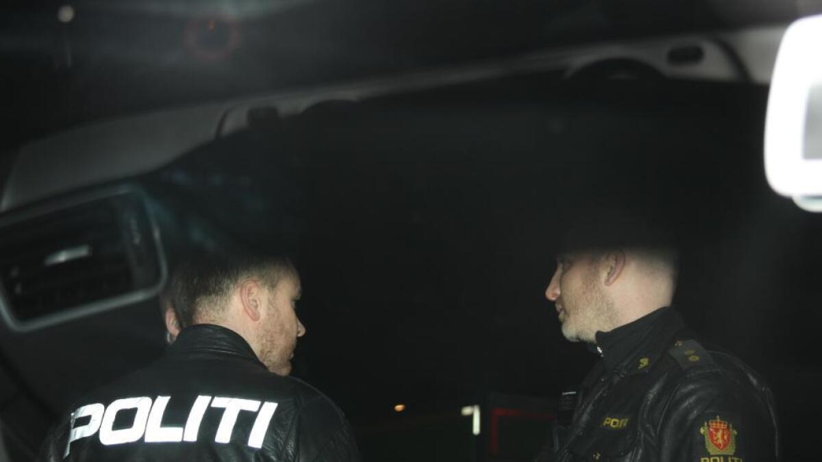 Politiet måtte køyra fleire personar frå Halhjem til arrensten i Bergen - både fredag og laurdag.