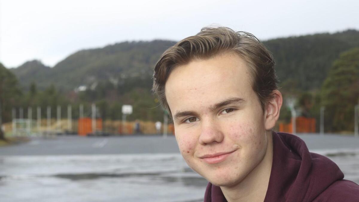 Emil Pedersen Matre gjev seg sjølv toppkarakter for skøytesesongen 2018/2019. Neste år skal 15-åringen kjempa for å koma seg til ungdoms-OL i Sveits.