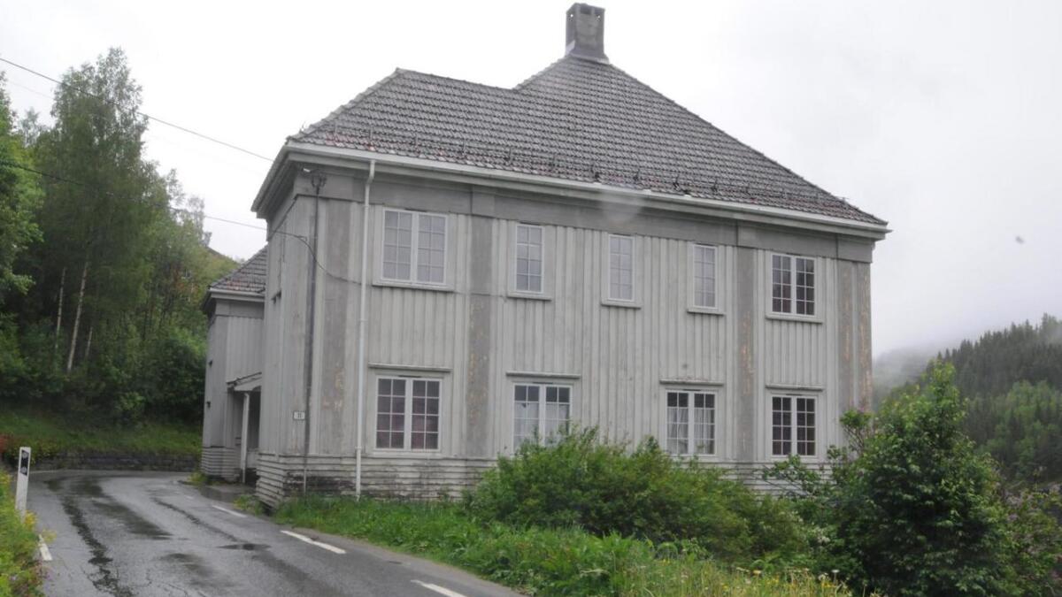 Nore og Uvdal kommune vurderer å selja Messa. Den nesten 100 år gamle verneverdige bygningen i vegkanten på Fv120 på Rødberg har stått tom i fleire år.