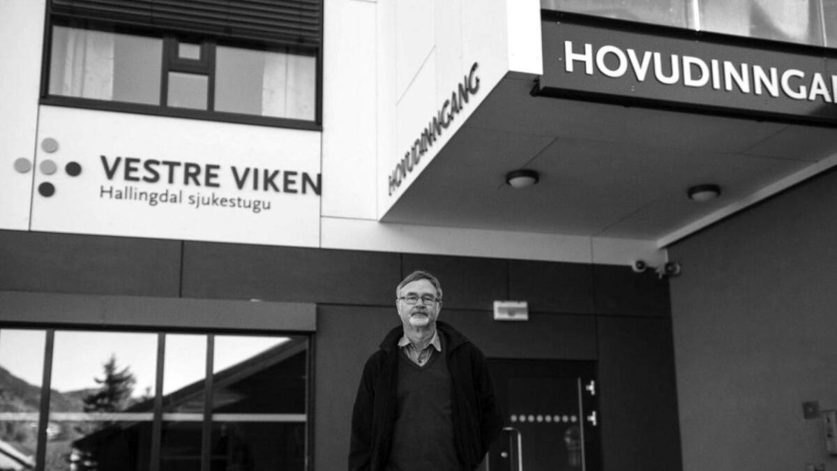 Øystein Lappegard minner om at døra til Hallingdal sjukestugu og intermediær avdeling står open.