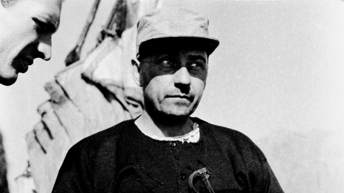 Henrik Brun ved isbreen i 1936.
