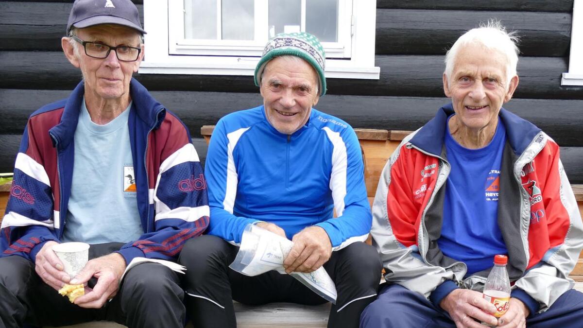 Einar Strand (86, t.v), Olav Mostaul (81) og Oddvar Byggland (straks 80), kniva i klassa H80. Byggland vann. – No blir det vel å furte litt, ler Strand.