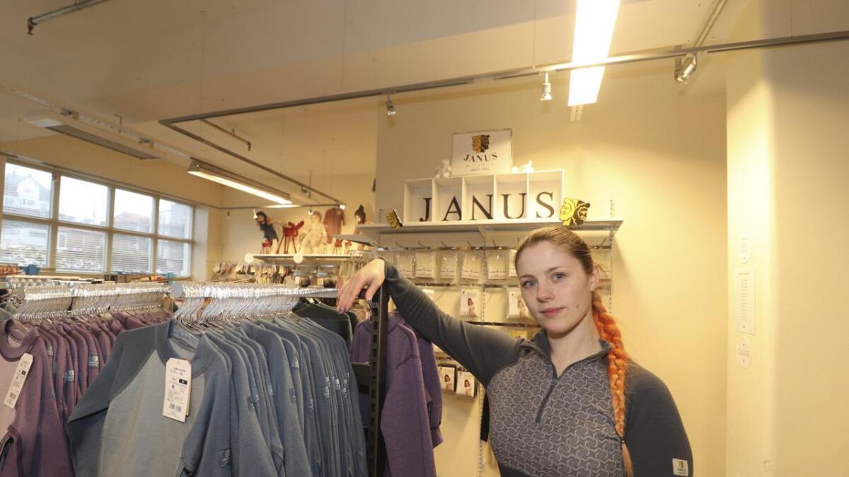For ti år sidan, rett frå skulebenken, kjøpte Saritha Stokke Rading (28) Janusbutikken i Irisfabrikken. No er det slutt.