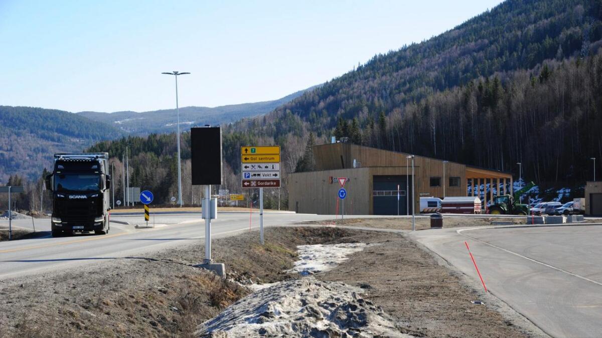 Den nye trafikkstasjonen i Gol ser ut til å koma velberga gjennom den varsla innsparingspakka i Statens vegvesen.