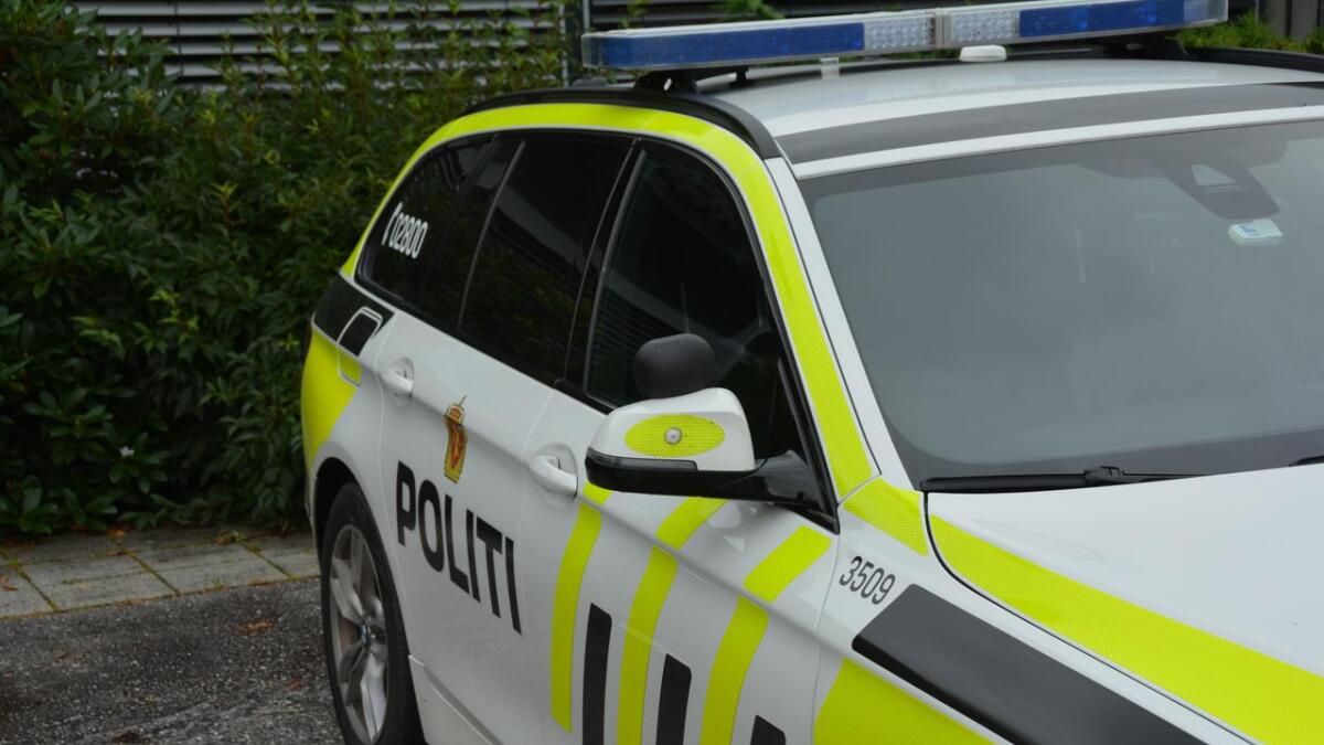 Ein mann i 50-åra fekk beslaglagt førarkortet etter ei forbikøyring i Brunkebergbakkane laurdag. (Illustrasjonsfoto)