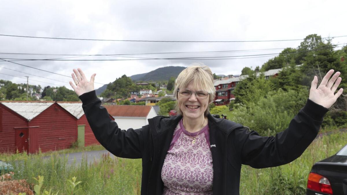 Evy-Irene Søfteland i Hjelp til og Hjelpe Os og Fusa, kan jubla for kr. 25.000 i tilskot frå BKK til ein planlagt ferietur til Mikkelparken.