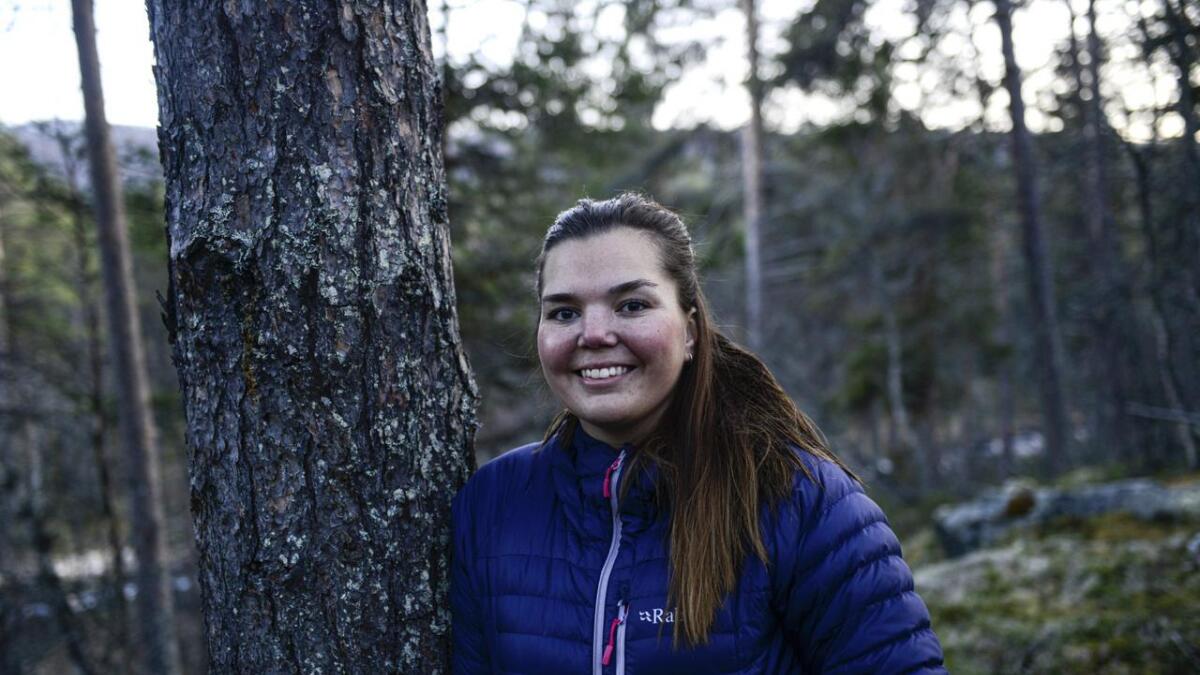 Maja Tvedt reknar med at tretopphytta som skal stå i Skurdalen er klar til hausten.