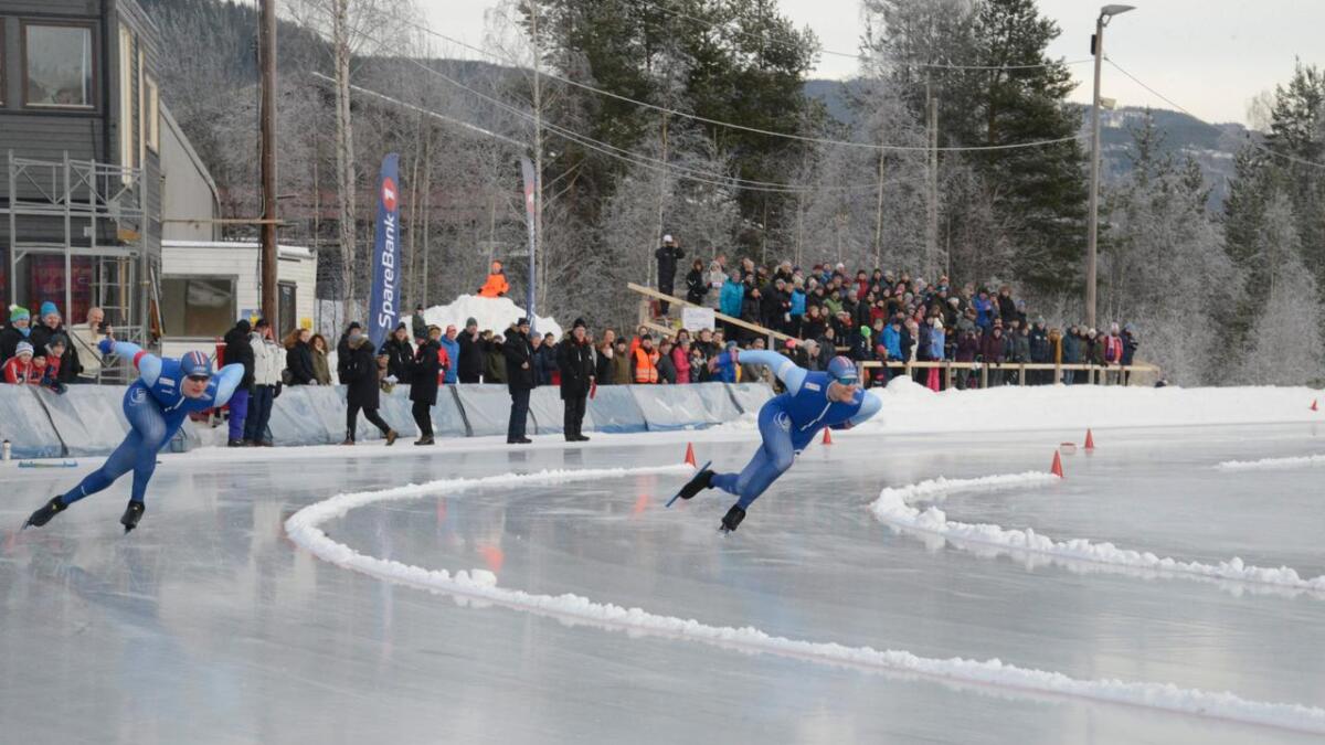 I fjor sette landslagsløparane rekordar på NM-isen på Gol. No er det igjen mogleg å ta på seg skøytene på Glitre.