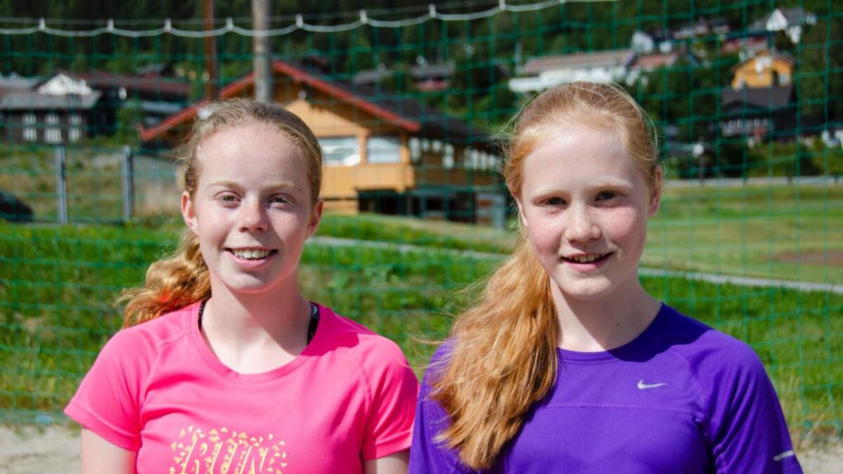 Sara Louise Hefte (14) og Andrea Grøthe Aasen (13) seier dei tykkjer aktivitetsveka var eit godt tiltak. – Om ikkje hadde me berre vore heime, seier dei.
