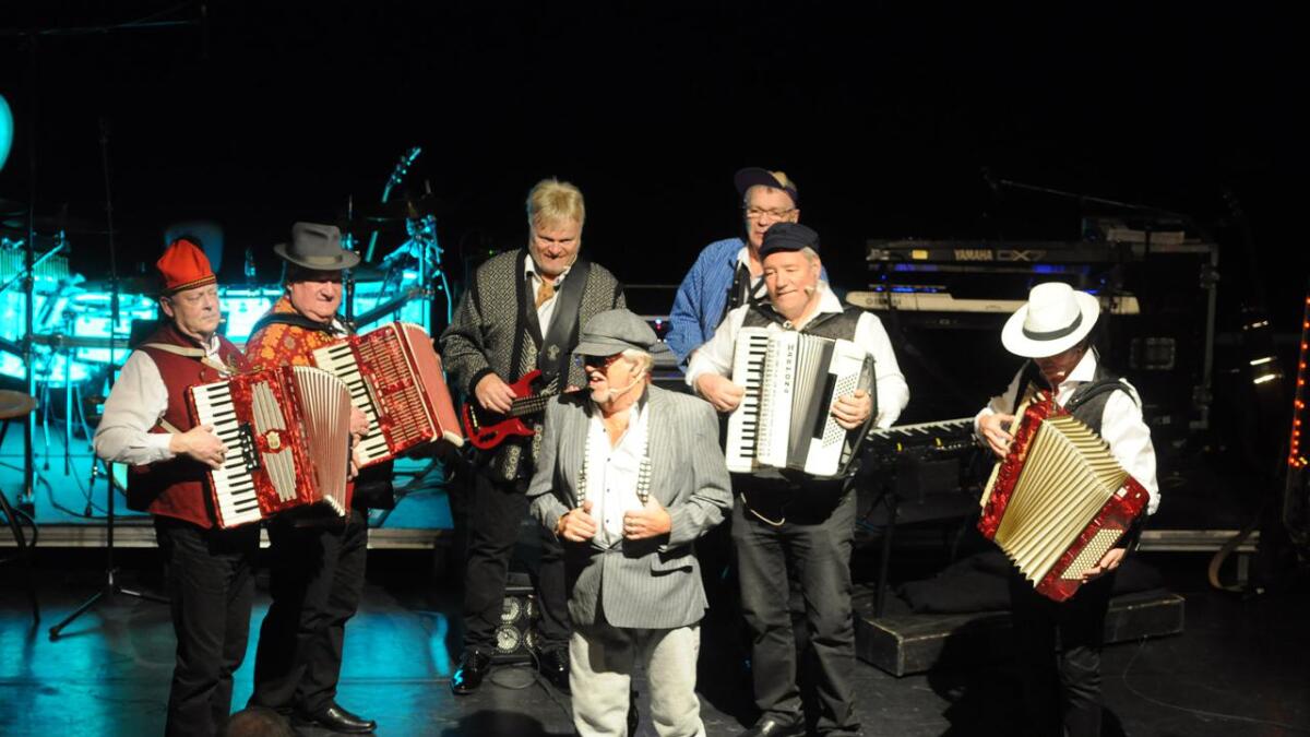 Igjennom showet fikk Ole Ivars-medlemmene vist seg fram som allsidige musikere og moromenn.
