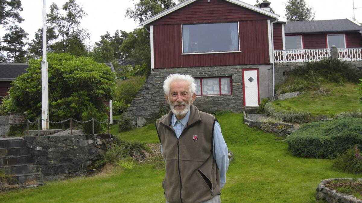 Sjølv om det går opp og ned er den 91 år gamle Olav Mjånes stadig i full sving med ulike handtverksysler der han no bur på Grimseid i Fana.