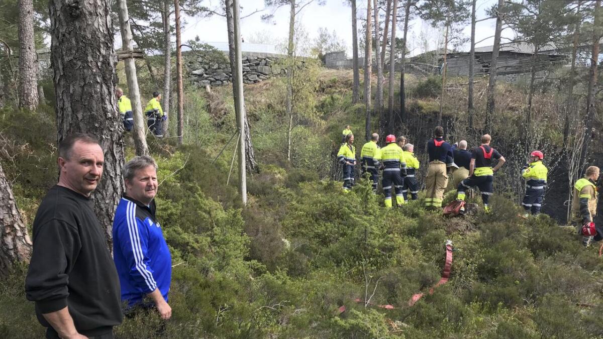 Os fekk assistanse frå brannvesenet i Fana. Rune Balland og Jarle Brunborg, som bur rett ved der det brann, fortel at opplevinga var skummel.