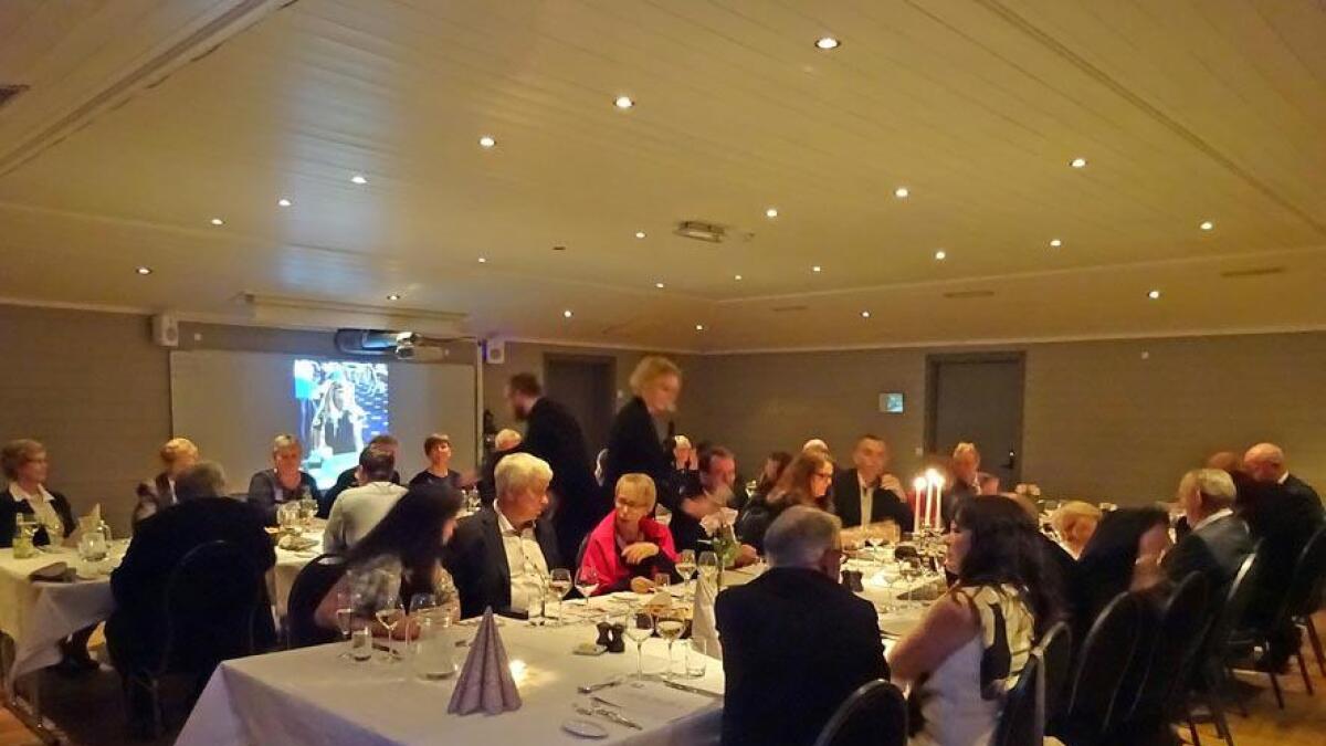 33 medlemer var med på jubileumsmiddagen på Bjørnefjorden Gjestetun laurdag kveld. (Privat foto)