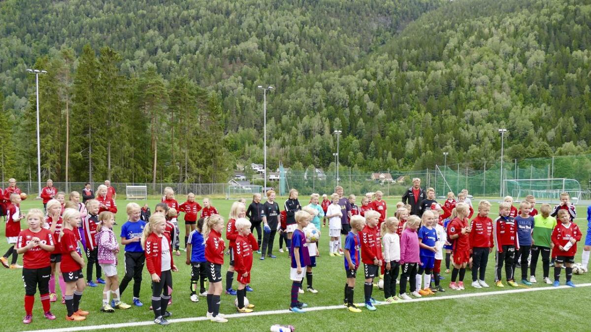Heile 72 unge fotballspelarar i alderen 6–12 år frå Åmdal-Tokke FK var med på Camp Dalen i helga.