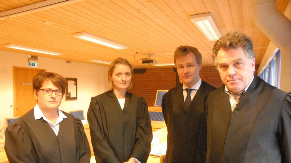 Aktørar i retten. Frå venstre aktor, politiadvokat Wenche Sørensen, bistandsadvokat Fanny Helle, og forsvararane Bernt Heiberg og Ole Klanderud.