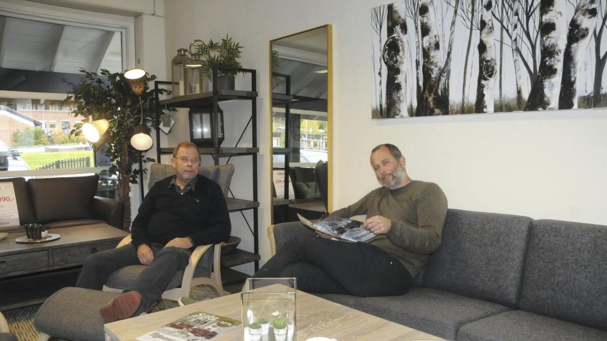 Tore Sigstad (t.v.) og Torbjørn Sigstad er høvesvis andre og tredje generasjon på Bo-senteret i Seljord. 	alle