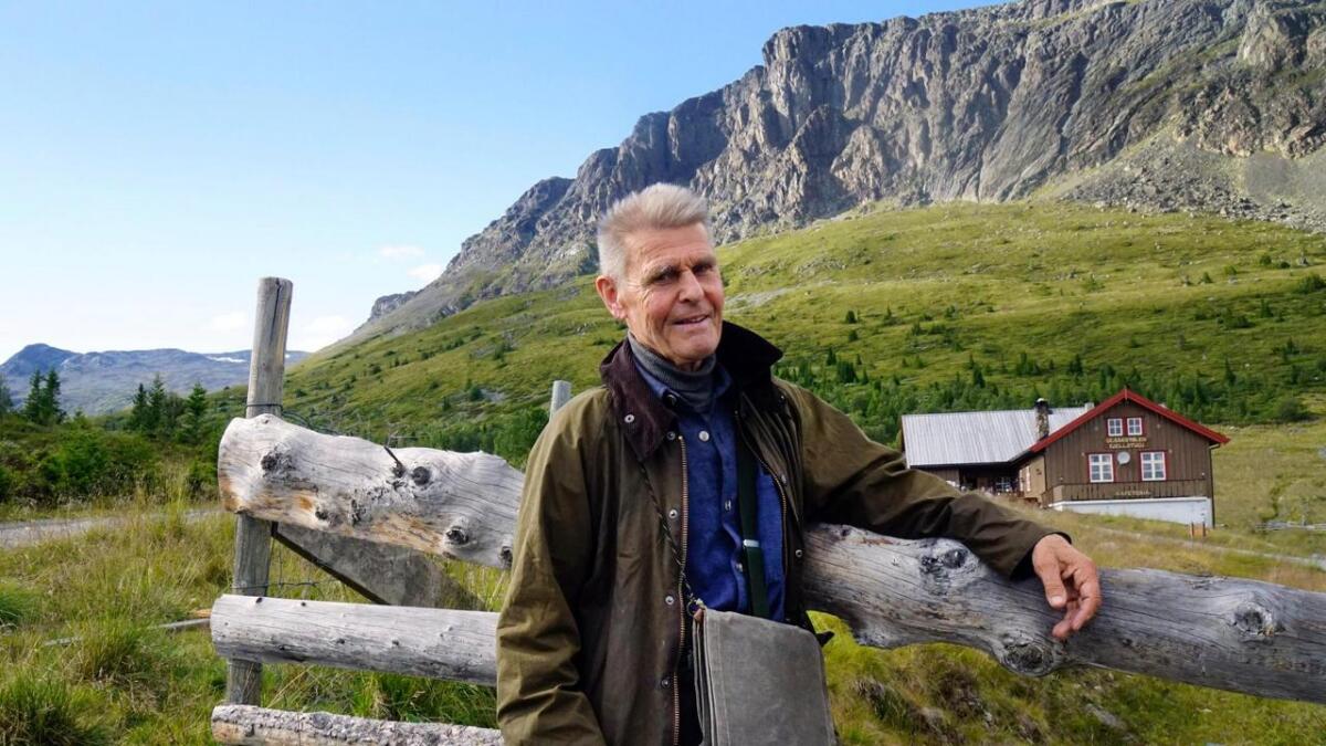 Nils Faarlund, har gjort seg til ein talsmann for den frie natur. Her fotografert framfor Ulsåkstølen i Hemsedal, ved foten av Skogshorn.