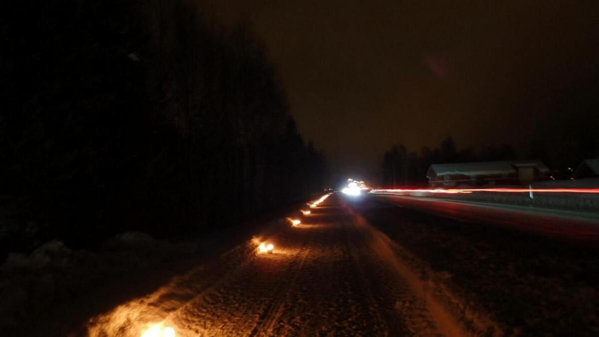 Fredag kveld vart 50–60 lys tent langs gangvegen frå Stuveset til Roløkken sør for Nesbyen.