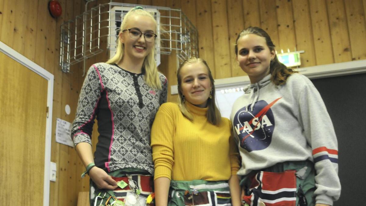 Helene Dahle, Mieke Van Turen og Sara Bråten Odden har alle sydd 4H-buksene sine sjølv. 	Alle