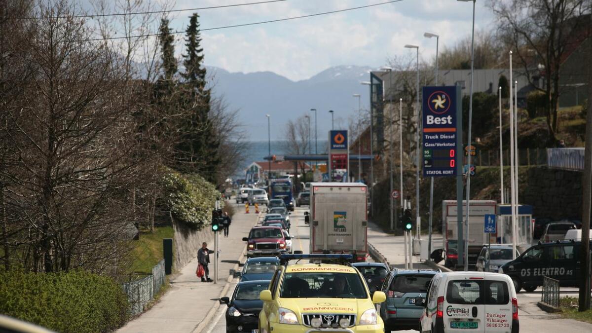 Brannvesenet konstaterer at det er meir trafikk via Osøyro, men har så langt ikkje fått utrykning i rushet.