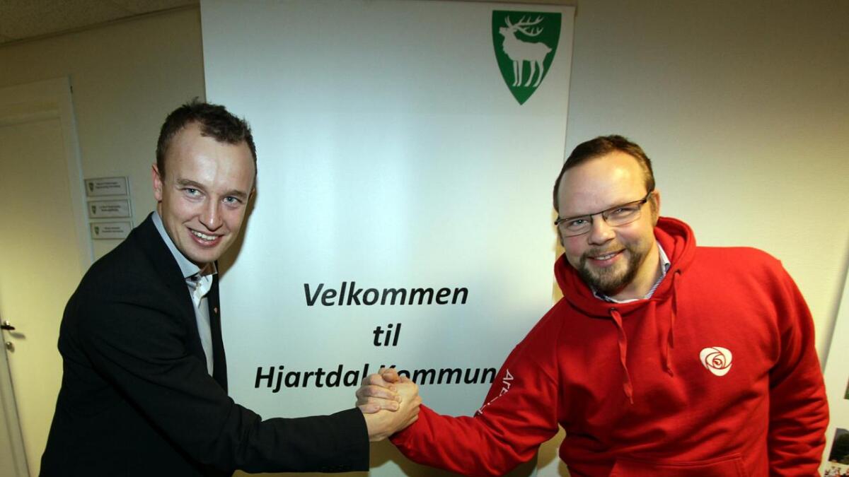 I Hjartdal Ap, Bengt Hallvard Odden (t.h.) sammen med ordfører Sven Tore Løkslid.