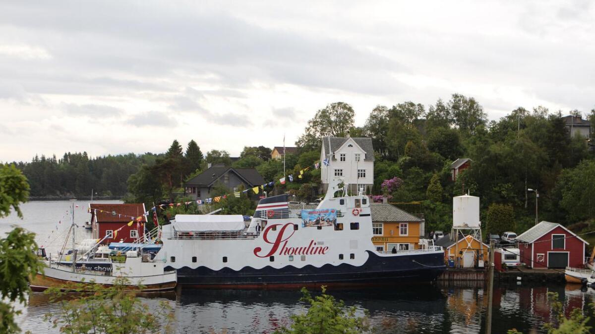 Showline-båten sett frå Sundøy.