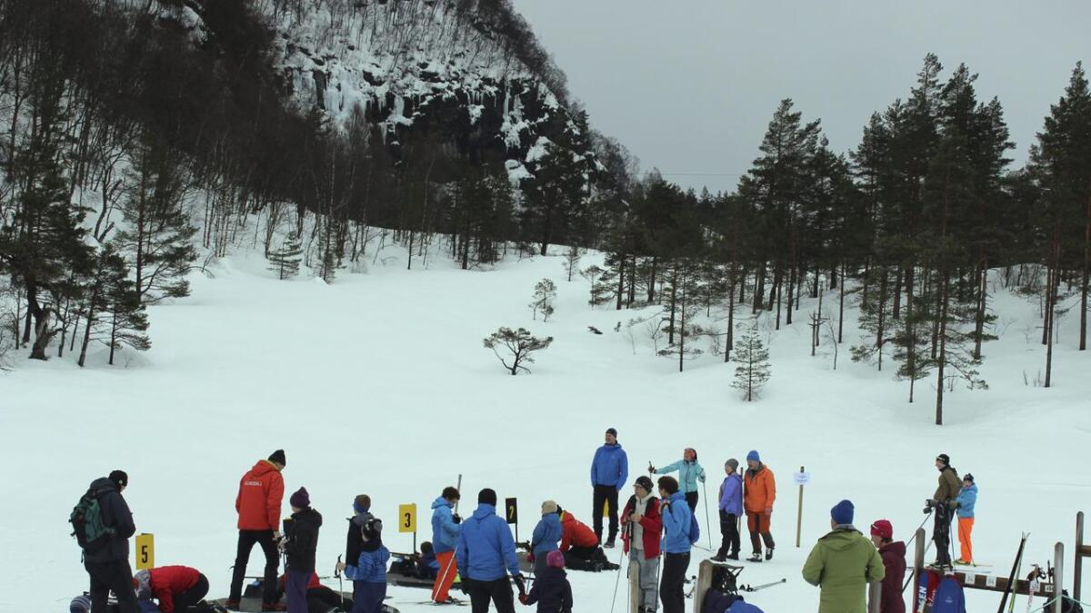 Mange ville prøve skiskyting på Skiskytingens dag på Bygdastølen.