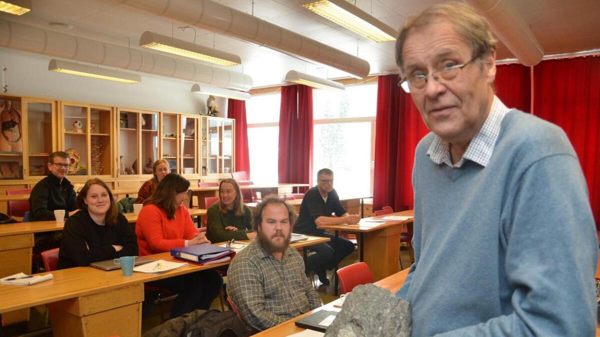 Professor Henning Dypvik forelas om Gardnos-krateret for ungdomsskulelærarar frå Nes og Gol.
