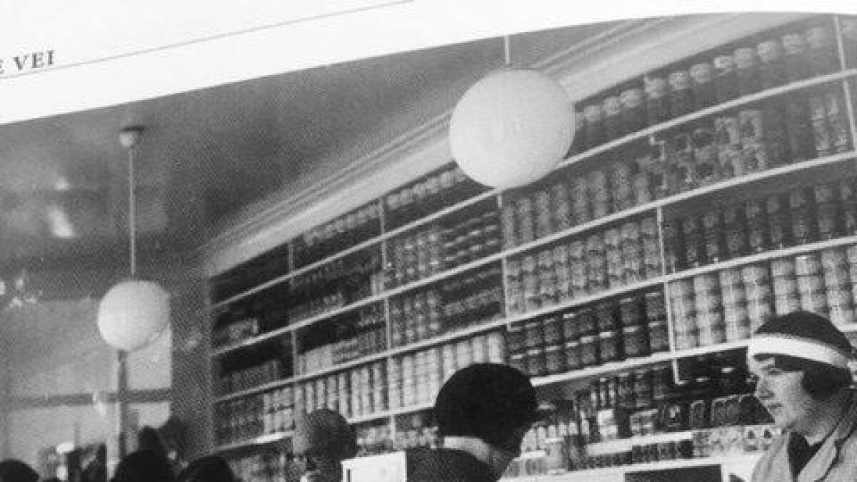 Slik det var inne i butikken på 1950-talet. (Illustrasjonsfoto frå Samvirkelaget på Lillestrøm i 1933).