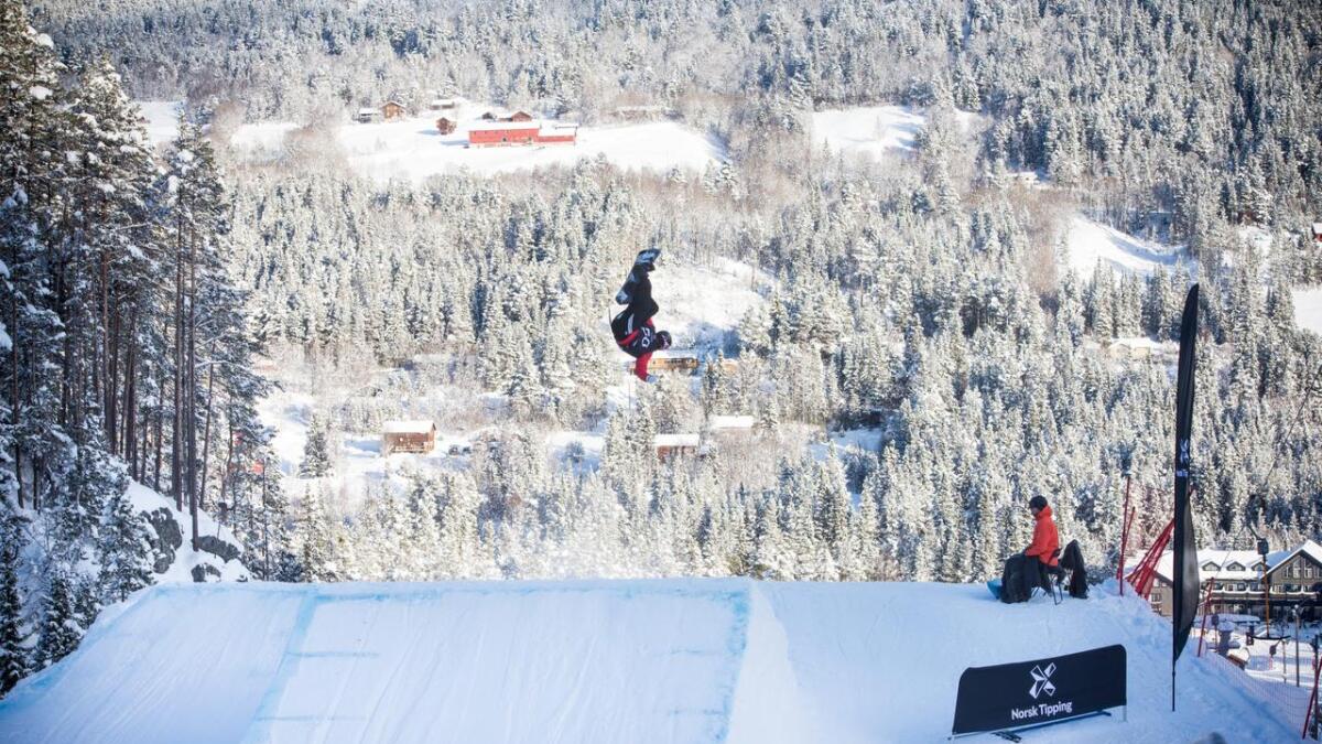 Uvdal skisenter har satsa på å byggje ein skikkeleg park. Og denne helga arrangerte uvdølene sin fyrste norgescup i slopestyle og bigair.