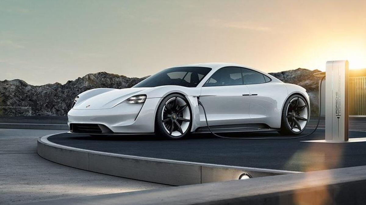 Porsche seier dei skal byggje opp eit eige anlegg rundt den komande elbilen Mission E. Investeringane skal vere på nær 10 milliardar kroner.