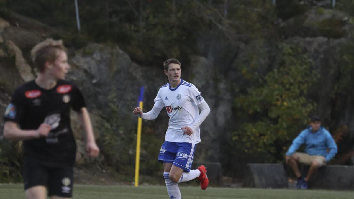 16 år gamle Kristian Skjelvik Eidnes debuterte for Lysekloster i dag, då han fekk nokre minutt på slutten av kampen.