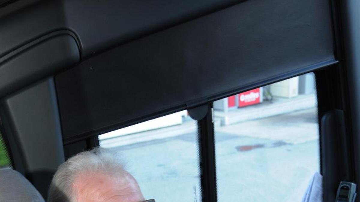 Med 42 år bak seg i selskapet, har Knut Torfinn Berge frå Fyresdal ingen plan om å gje seg. Han held fram som sjåfør på ekspressbussane til Telemark bilruter.