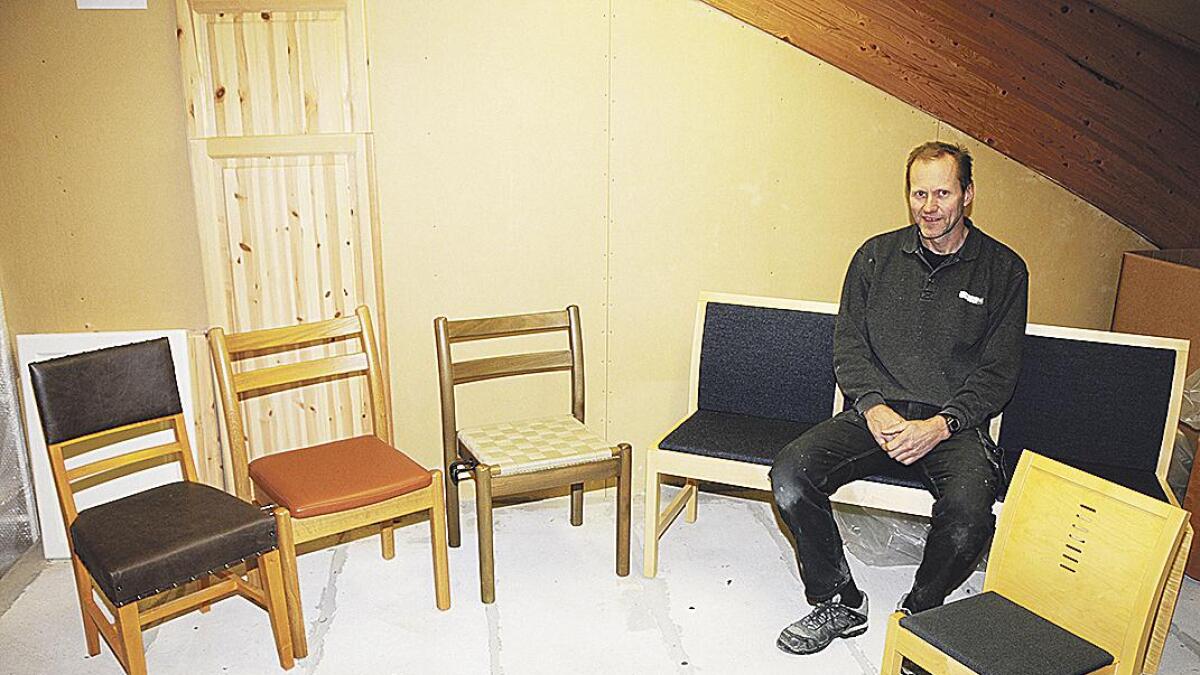 Stolen til venstre leverte Fyresdal Tre 50 stykk av til Norske museumstog som mangla stolar ved restaurering av spisevogn. Neste stol er stol av type levert til Stavanger domkyrkje, så «Nidaros», og treseter og barnestol som skal til Hønefoss kyrkje.
