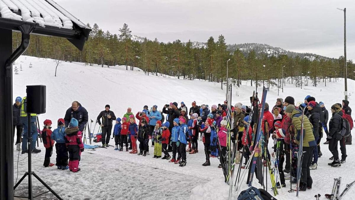 Etter renn- og premieutdeling fekk alle som deltok på rennet gratisbillett til skitrekket i Raudkleiv.	ALLE