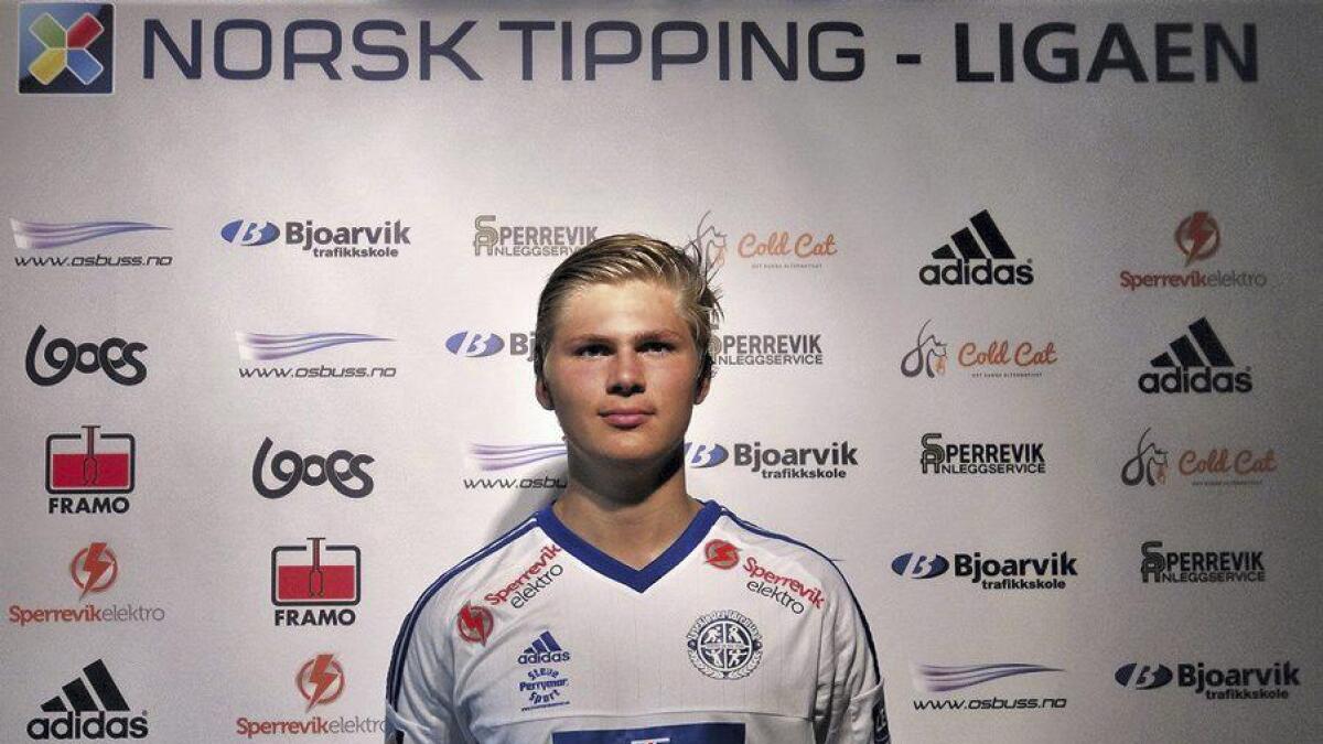 Eskild Båsen (19) har skrive kontrakt med Lysekloster.