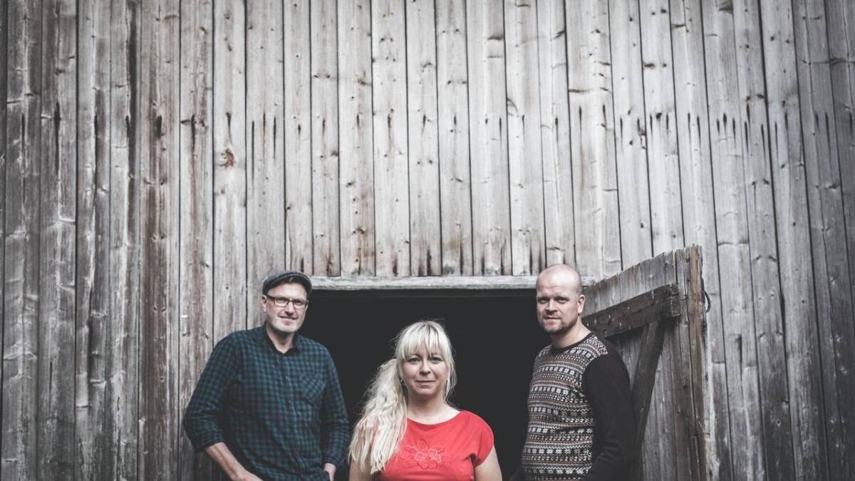 Onsdag spelar Åkerland på Fryd Scene. Orkesteret består av vokalist Elin Glende, gitarist Trond Johansen og bassist Lars Tormod Jenset.