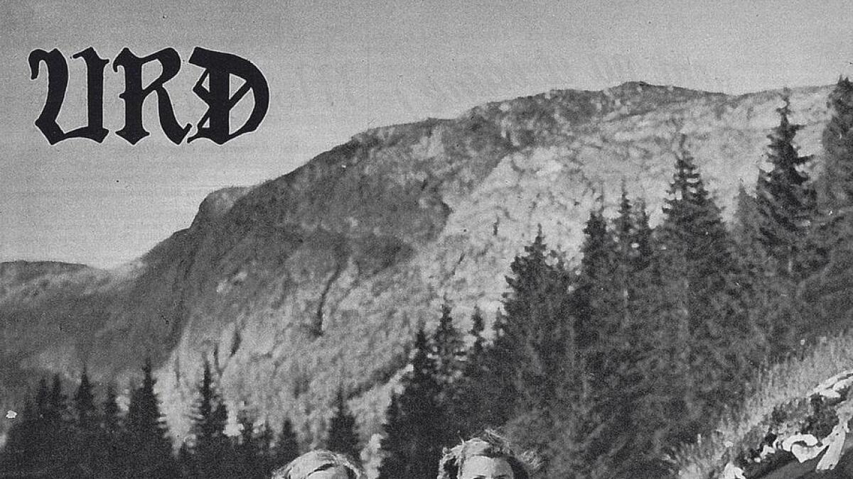 Dette bildet pryda framsida på vekebladet Urd den 16. mai 1953, altså for 65 år sidan. Bildet syner systrene Ingebjørg (t.v.) og Magnhild Ullsvik i tunet heime på Ullsvik på Mogane. (Kopi av framsida til Urd)