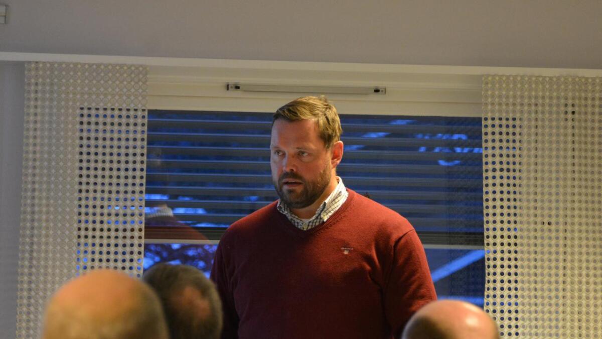 Rådmann Finn-Arild Bystrøm greia ut om utfordringane knytt til den planlagde reduksjonen av årsverk i Seljord.
