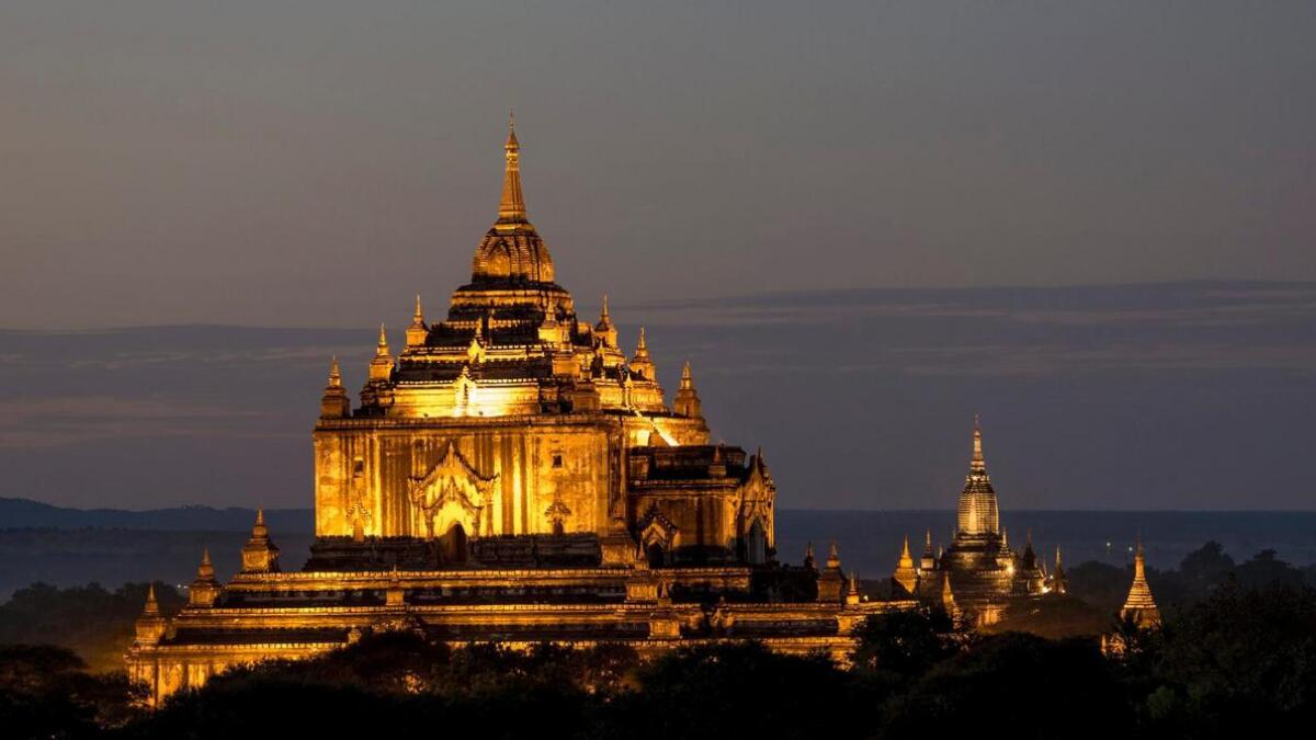 Thatbyinnyu er eit av de større templa i Bagan. Det er eit spesielt syn om natta.