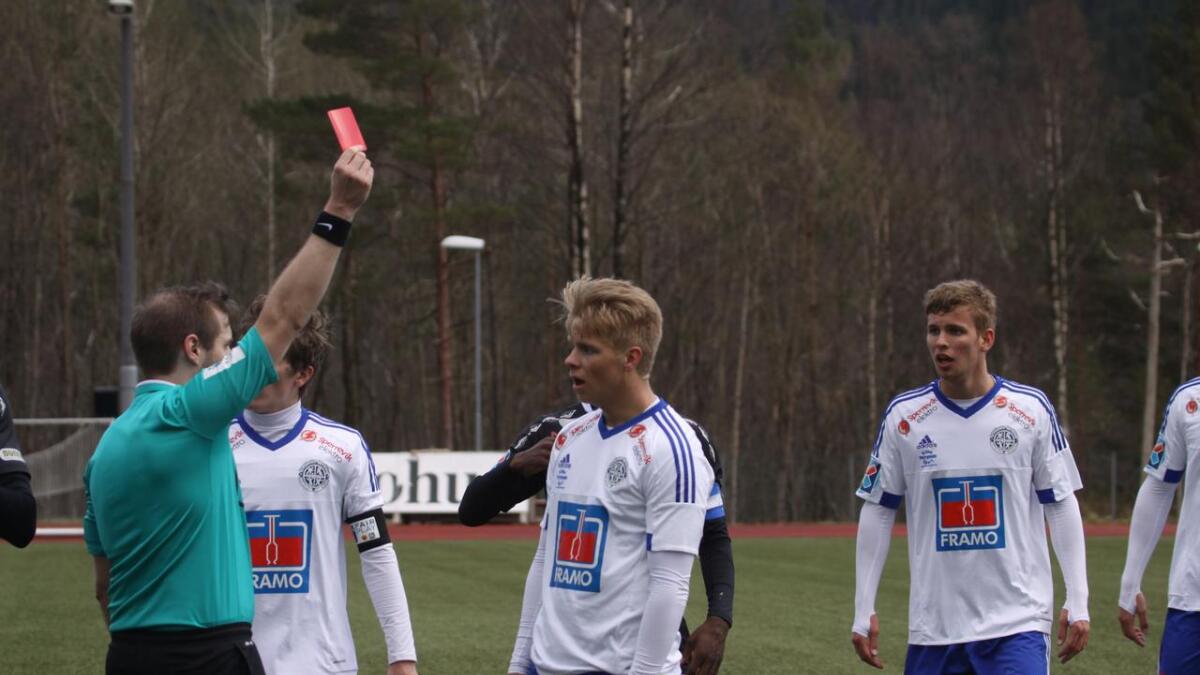 Håkon Moldeklev måtte gå av banen ti minutt før slutt. Det skjønte han lite av.