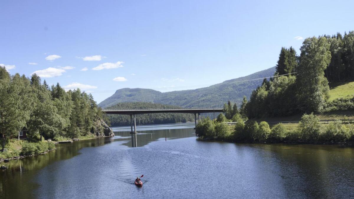 Det har blitt populært å padle med kayak og kano oppover Telemarkskanalen.