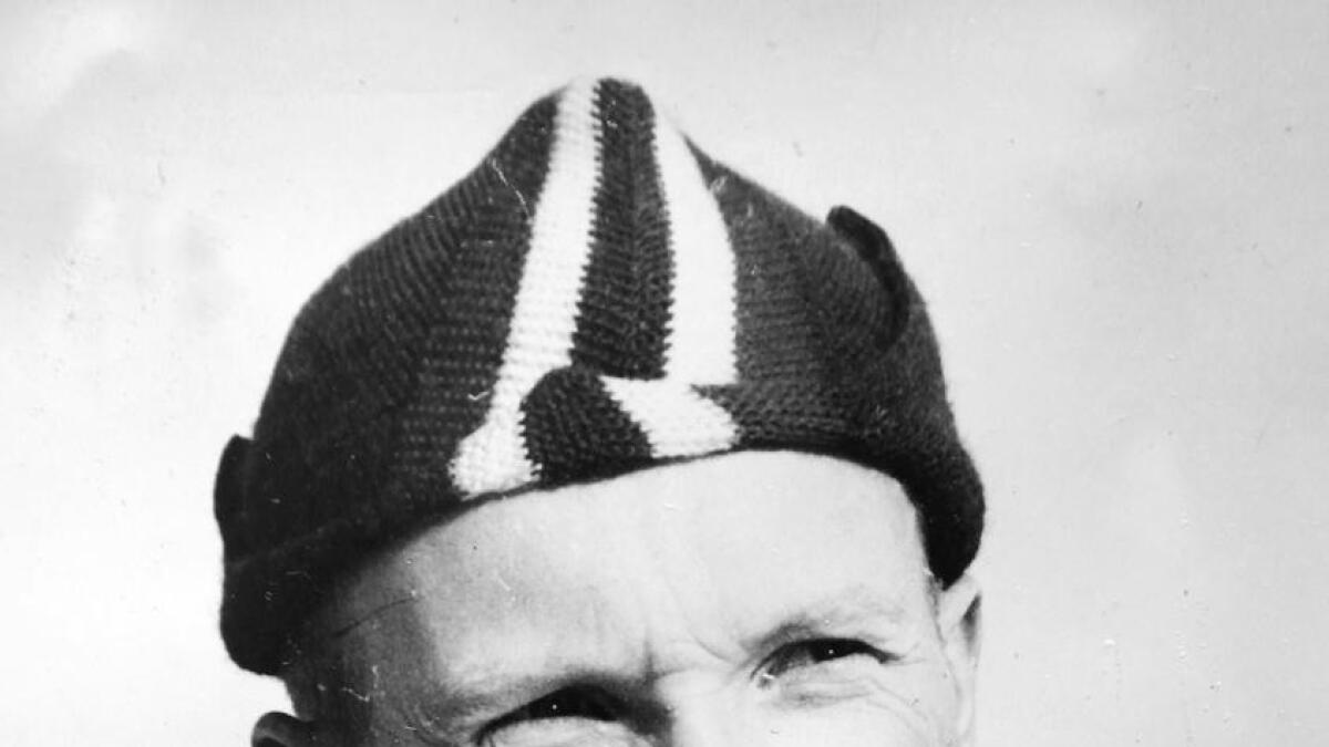 Sigmund Søfteland med typisk skøyte-hodeplagg, populært kalla djevellue. (Privat arkiv)
