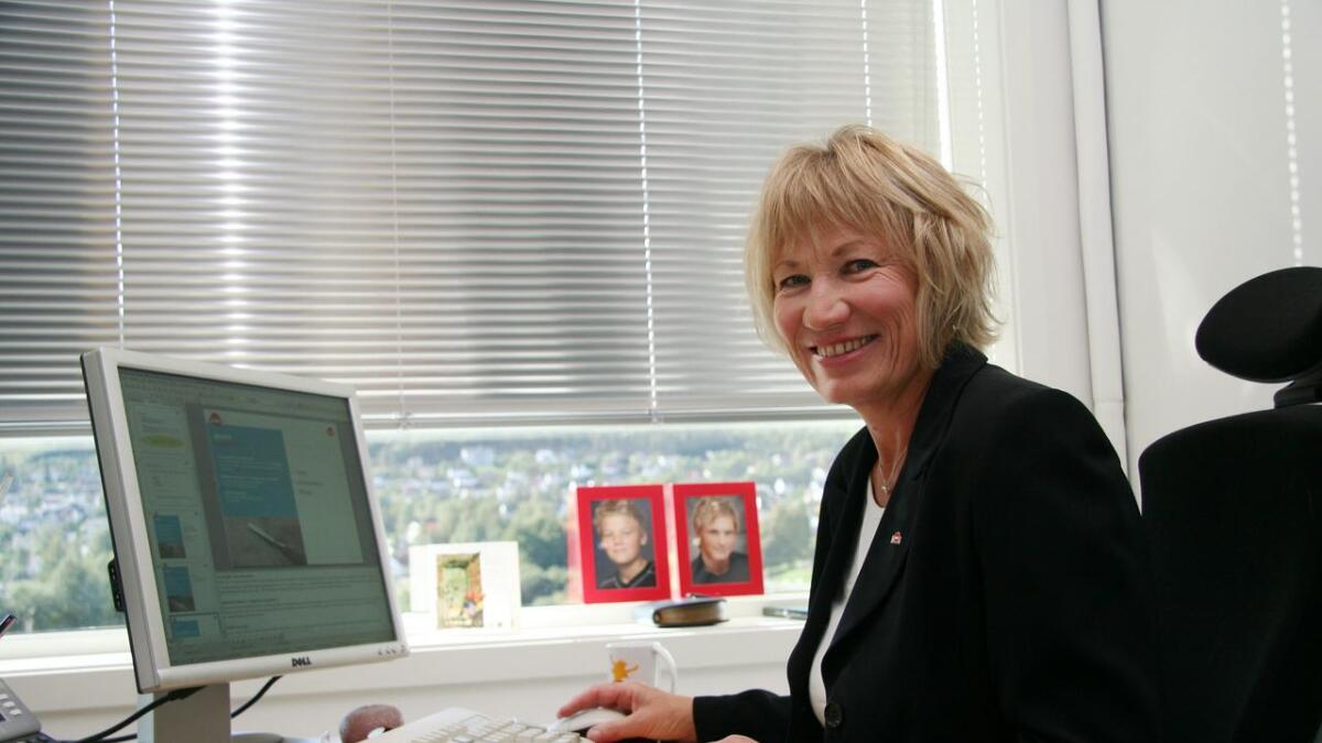 NAV-direktør i Buskerud, Elisabeth Holen, er glad for at arbeidsløysa blant ungdom går ned.