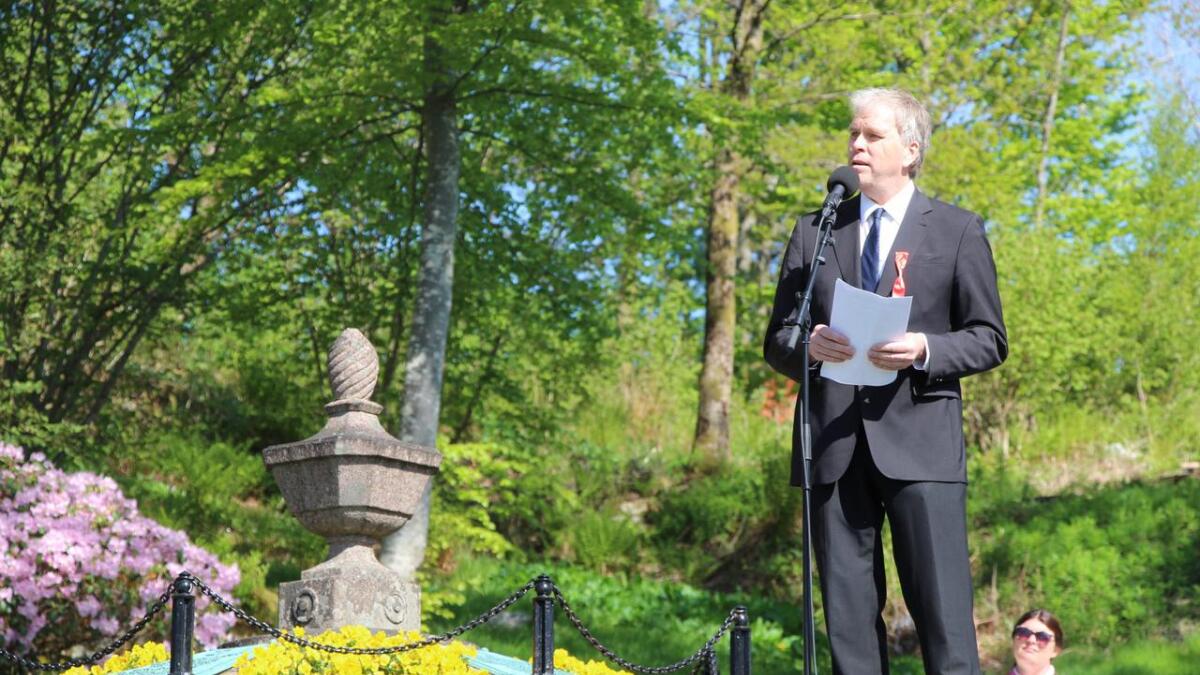 Glenn Erik Haugland heldt tale i Minneparken på 17. mai i år. Her var nettopp fellesskap og toleranse viktige moment.