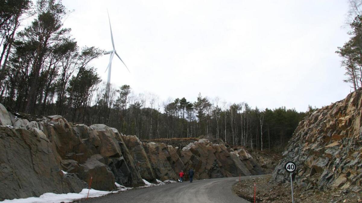 Eit eksempel frå Lista vindkraftverk i Vest-Agder. 10 meter brei køyrebane med skjering.