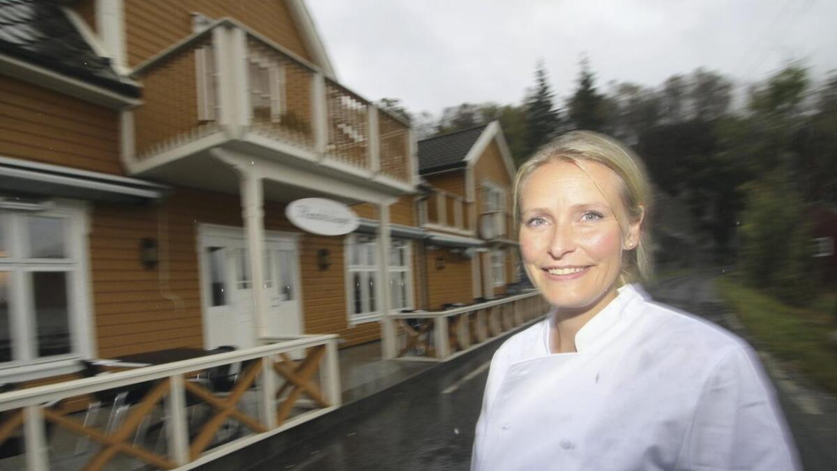 Cathrin Valestrand er stornøgd med starten som restaurantdrivar i Strandvik. 38-åringen har ei rekkje planar for ulike tema-kveldar ho ønskjer å arrangera i tida framover.