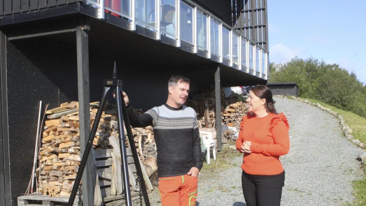 Miljøarbeidar Lars Petter Grønvigh og avdelingsleiar Maria Bjørdal gler seg til å koma i gang med fleire aktivitetar og prosjekt i og utanfor bygget.