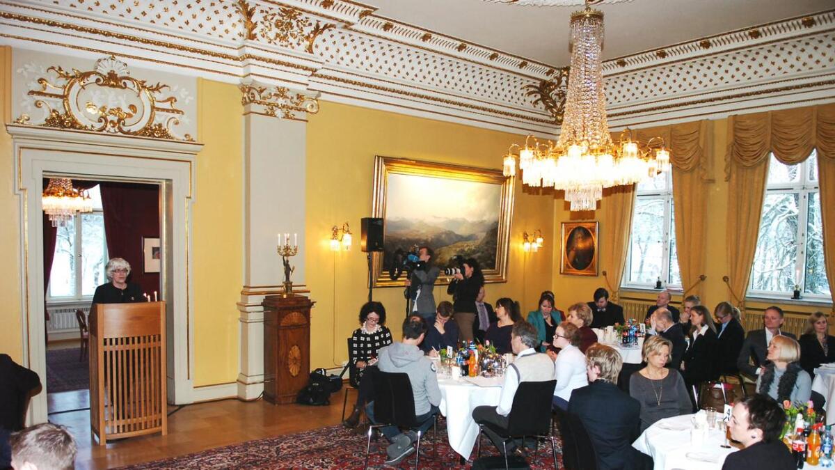 Nesbuen Kristian Sætre ble invitert til møte med statsministeren på fredag. Sætre sitter bak til høyere i bildet.